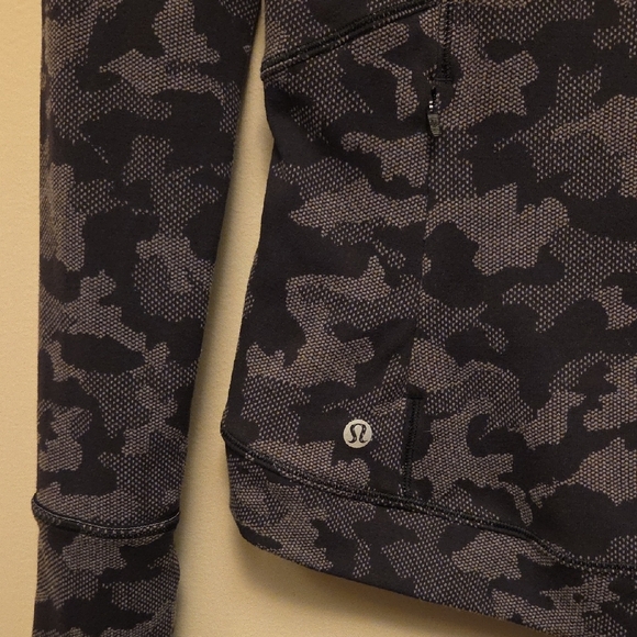Lululemon Close To Crossing Long Sleeve Camo Size 4 - Picture 8 of 9